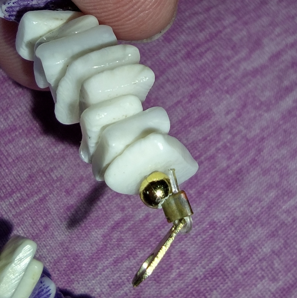 Two colored puka shell bracelet - Picture 4 of 8
